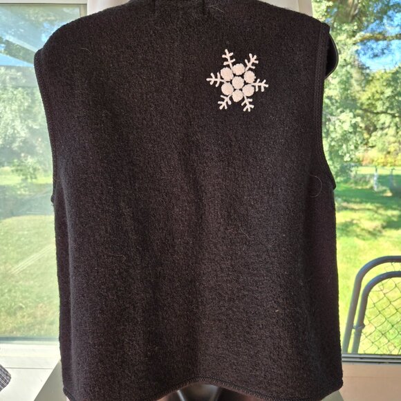 Lisa International Boiled Wool Vest with Embroidered Snowflakes - Picture 4 of 8